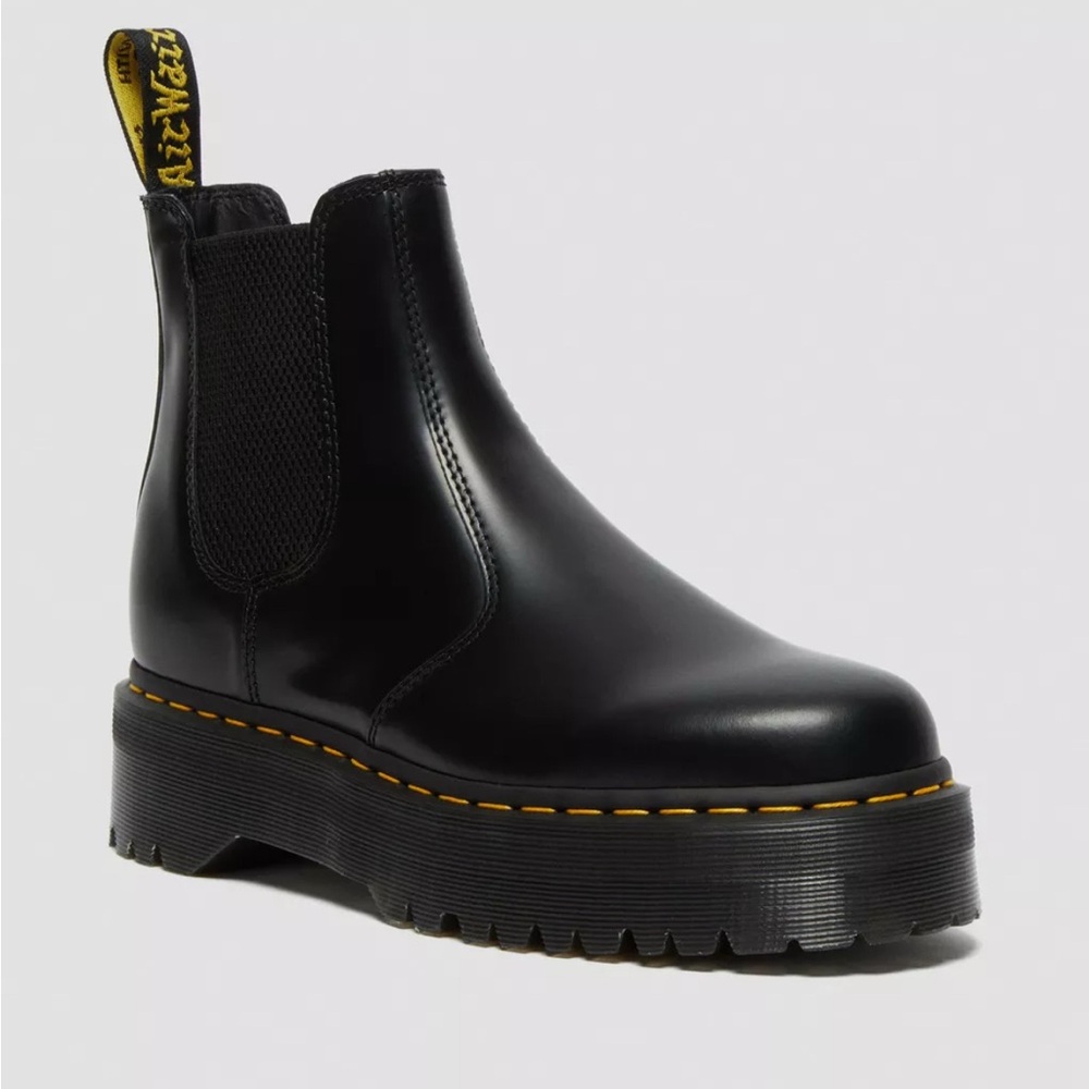 2976 Polished Smooth Platform Chelsea Boots